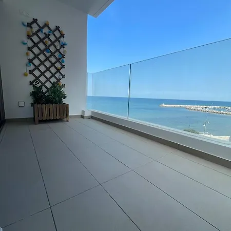 Seaview Retreat شقة لارنكا